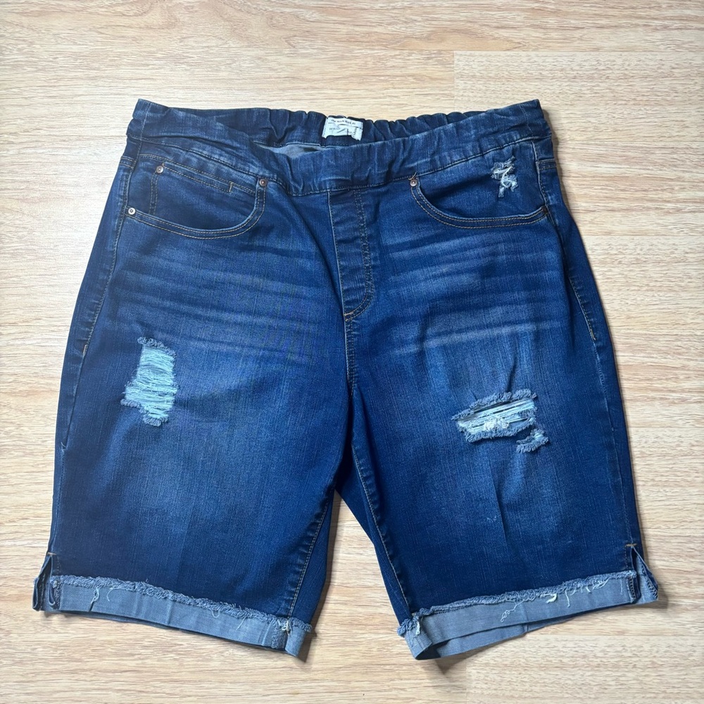 Westbound Elastic Bermuda Shorts